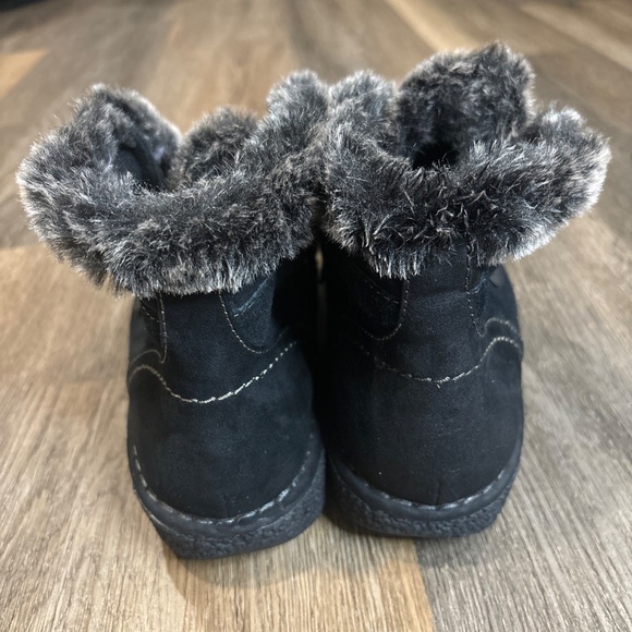 Easy Spirit Boots Women’s 8M Black Dellali Suede Fur Lace Up Square Toe Comfort - Picture 8 of 12